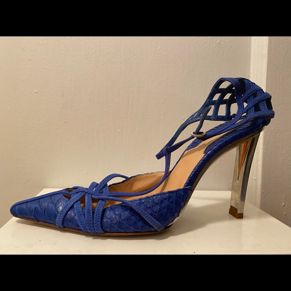 Donna Karen pumps